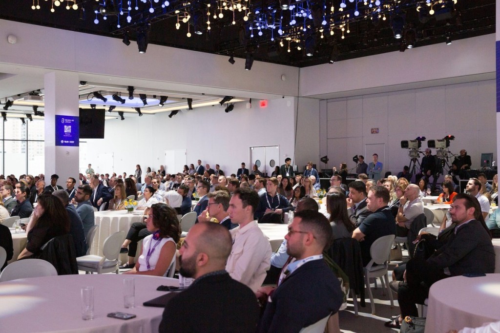 attendees during a Skift Global Forum session