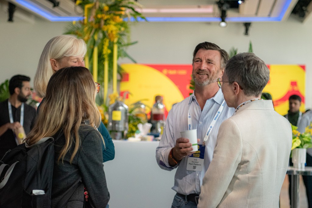 attendees networking at Skift Global Forum